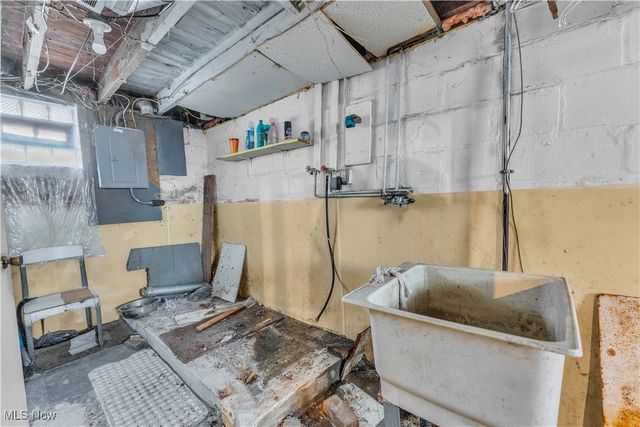 516 Whitney Avenue, Akron, OH 44306