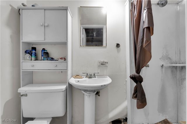 516 Whitney Avenue, Akron, OH 44306