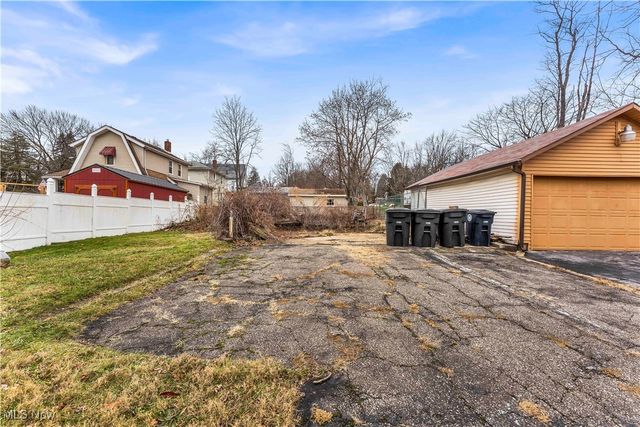 516 Whitney Avenue, Akron, OH 44306