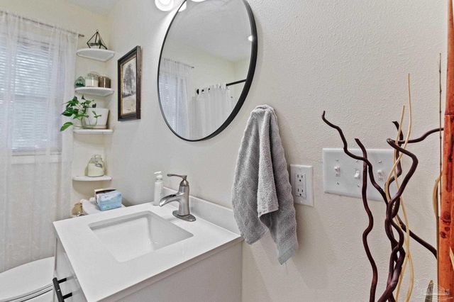 507 E Pine St, Atmore, AL 36502