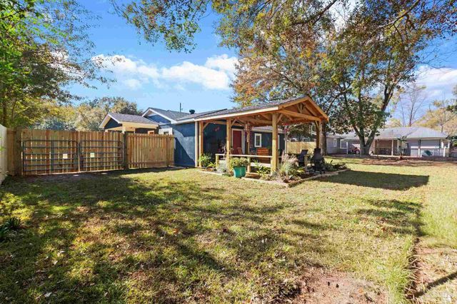 507 E Pine St, Atmore, AL 36502