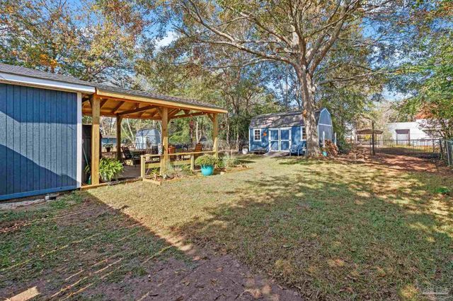 507 E Pine St, Atmore, AL 36502