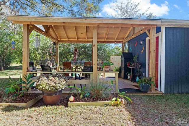 507 E Pine St, Atmore, AL 36502