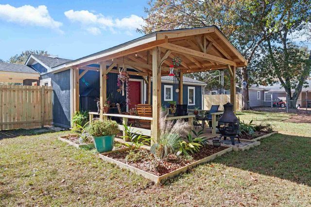 507 E Pine St, Atmore, AL 36502