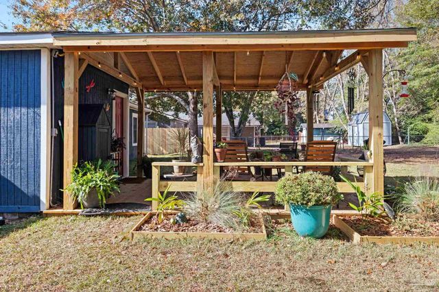 507 E Pine St, Atmore, AL 36502