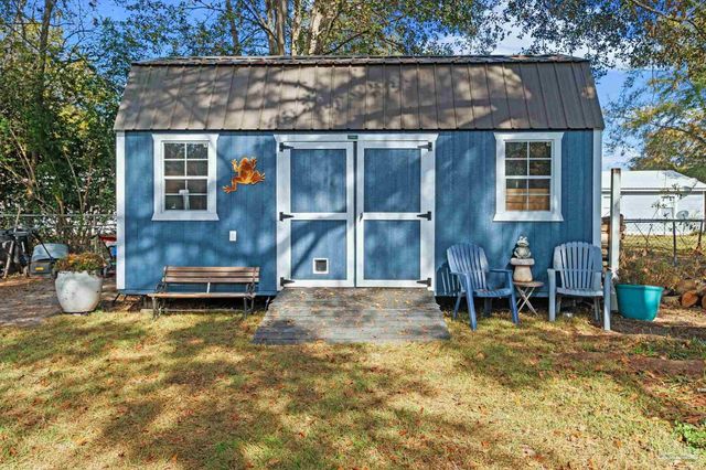 507 E Pine St, Atmore, AL 36502