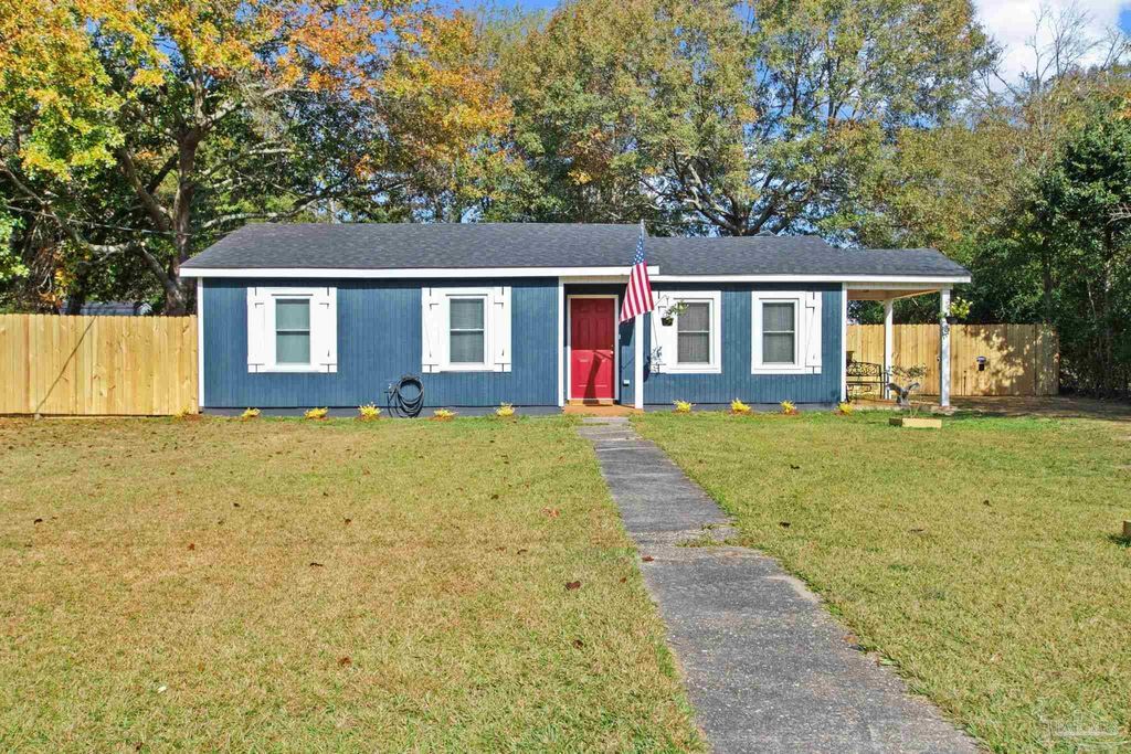 507 E Pine St, Atmore, AL 36502