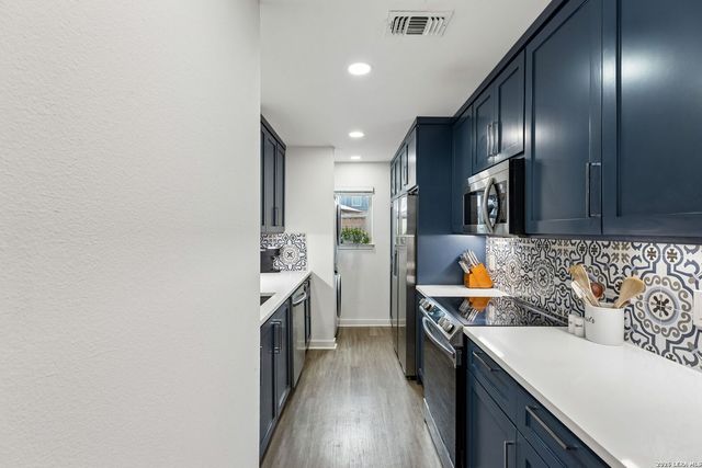 2718 Old Field Dr Apt 502, San Antonio, TX 78247