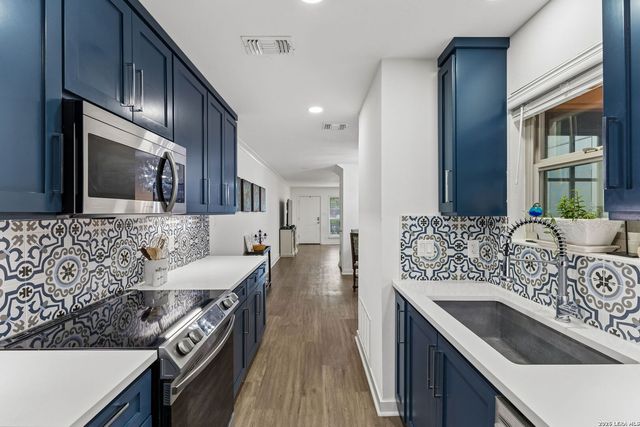 2718 Old Field Dr Apt 502, San Antonio, TX 78247