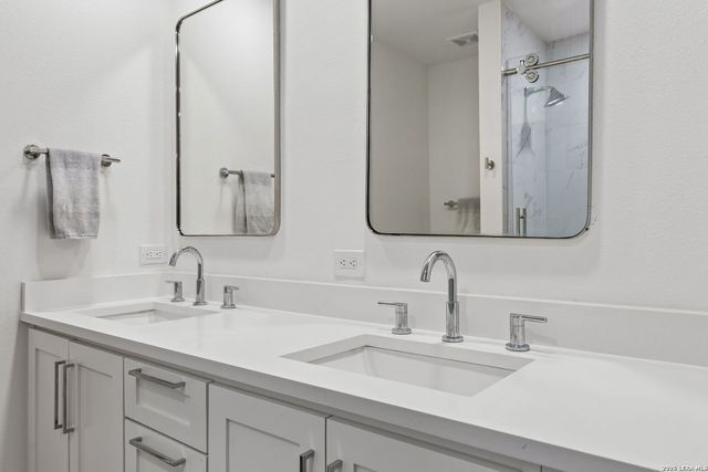 2718 Old Field Dr Apt 502, San Antonio, TX 78247