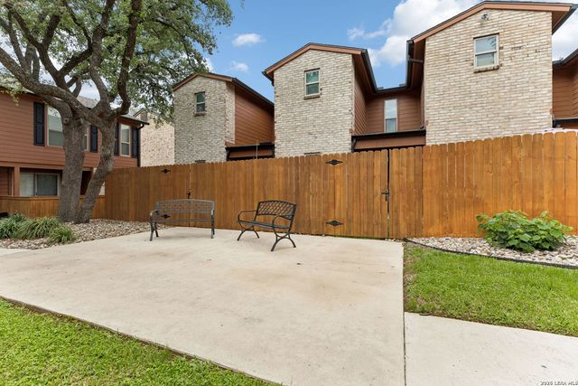 2718 Old Field Dr Apt 502, San Antonio, TX 78247