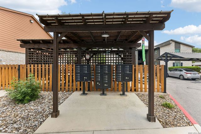 2718 Old Field Dr Apt 502, San Antonio, TX 78247