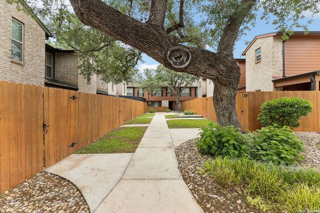 2718 Old Field Dr Apt 502, San Antonio, TX 78247