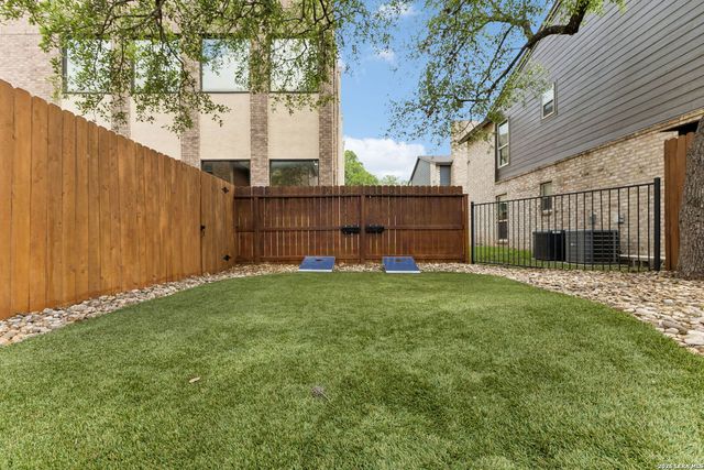 2718 Old Field Dr Apt 502, San Antonio, TX 78247