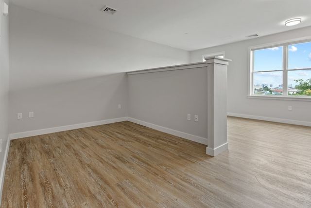 13 Shetland St 218, Boston, MA 02119