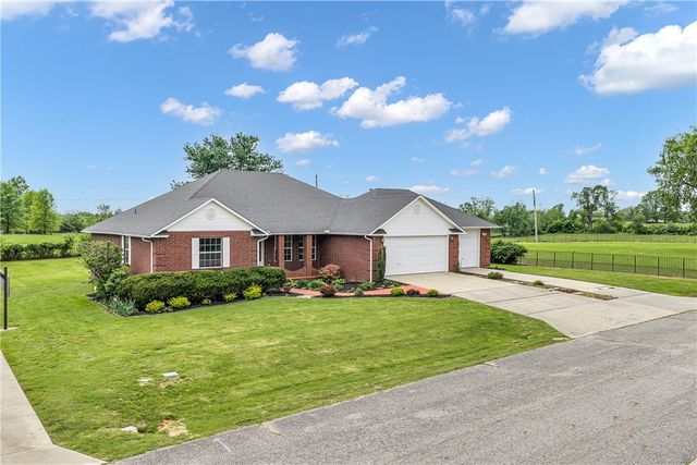 2202 W Green Acres Drive, Rogers, AR 72758