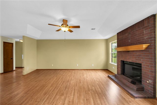 2202 W Green Acres Drive, Rogers, AR 72758