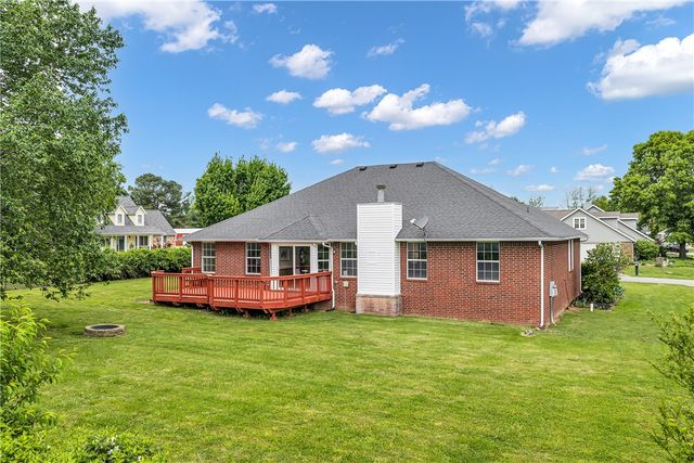2202 W Green Acres Drive, Rogers, AR 72758