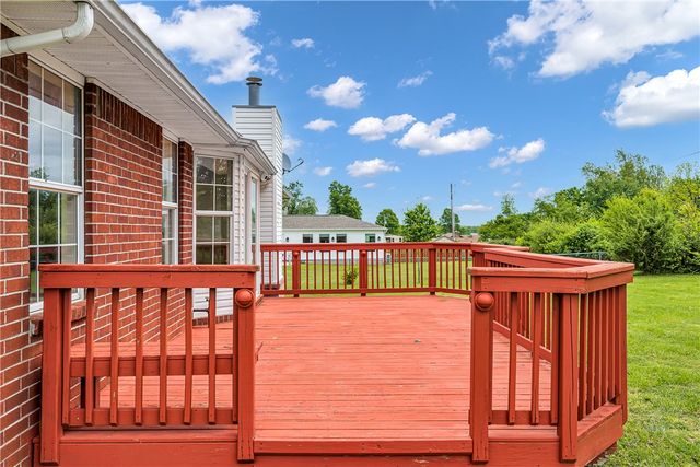 2202 W Green Acres Drive, Rogers, AR 72758