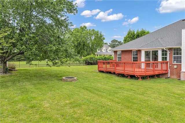 2202 W Green Acres Drive, Rogers, AR 72758