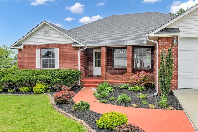 2202 W Green Acres Drive, Rogers, AR 72758