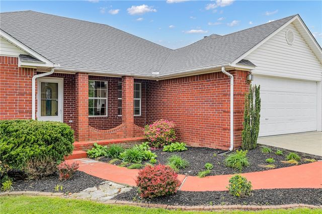 2202 W Green Acres Drive, Rogers, AR 72758