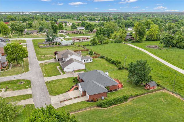 2202 W Green Acres Drive, Rogers, AR 72758