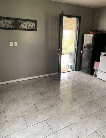 408 4th Street, Doniphan, MO 63935