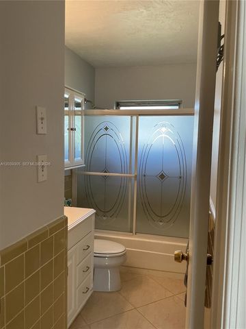 8604 NW 59th Pl, Tamarac, FL 33321