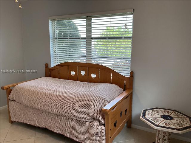 8604 NW 59th Pl, Tamarac, FL 33321