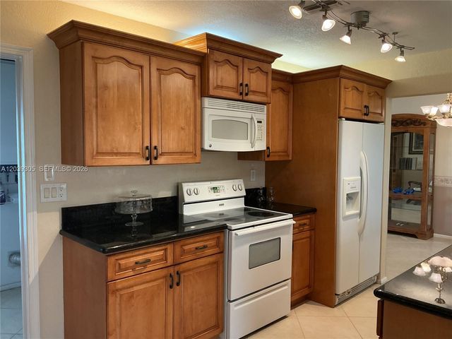 8604 NW 59th Pl, Tamarac, FL 33321