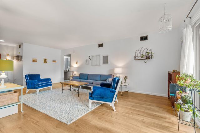 1235 S Maple Road 302, Ann Arbor, MI 48103