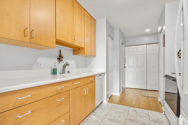 1235 S Maple Road 302, Ann Arbor, MI 48103