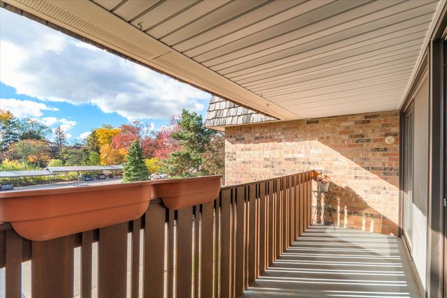 1235 S Maple Road 302, Ann Arbor, MI 48103