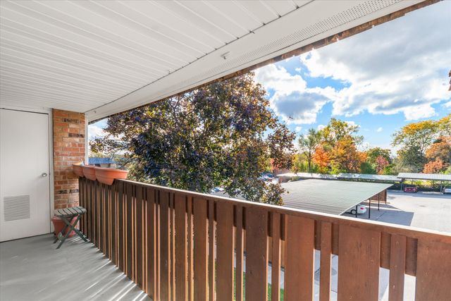 1235 S Maple Road 302, Ann Arbor, MI 48103