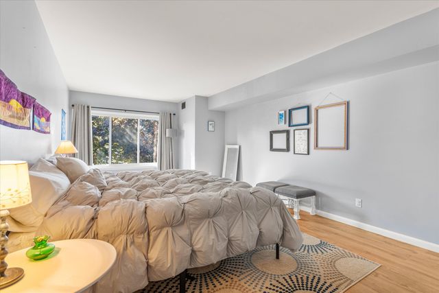 1235 S Maple Road 302, Ann Arbor, MI 48103