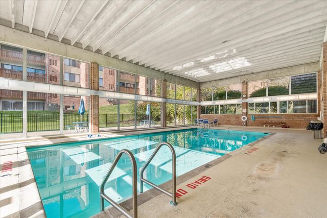 1235 S Maple Road 302, Ann Arbor, MI 48103