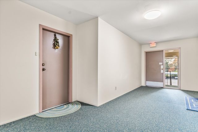 1235 S Maple Road 302, Ann Arbor, MI 48103