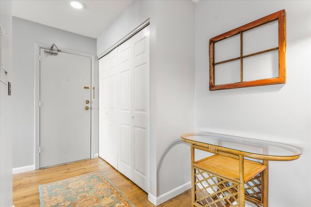 1235 S Maple Road 302, Ann Arbor, MI 48103