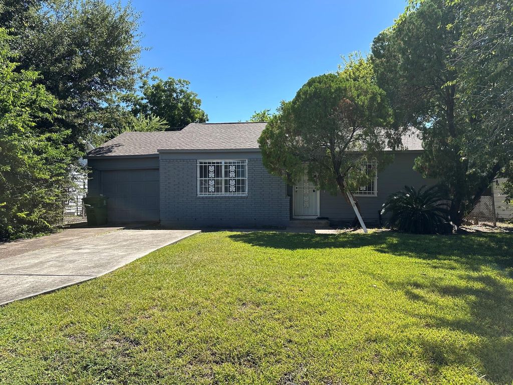 10313 Chesterfield Drive, Houston, TX 77051