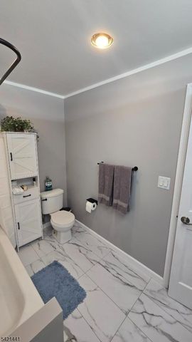206 E Clay Ave, Roselle Park Boro, NJ 07204