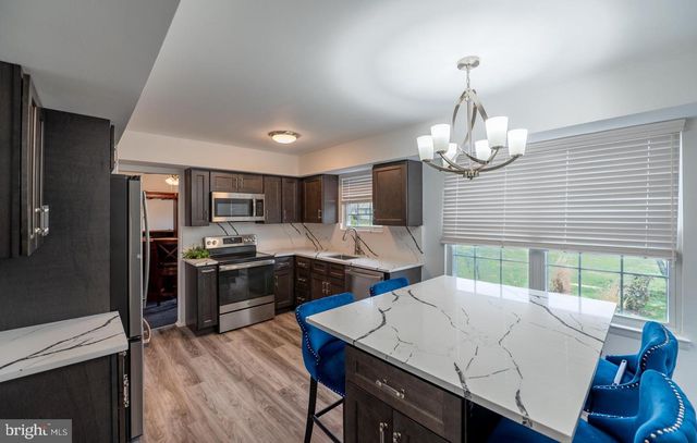 292 HOLLOW BRANCH LN, Yardley, PA 19067