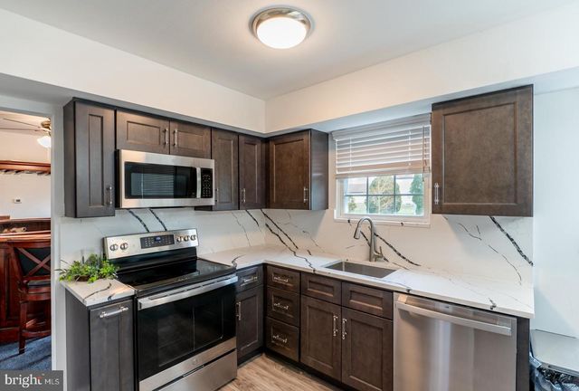 292 HOLLOW BRANCH LN, Yardley, PA 19067