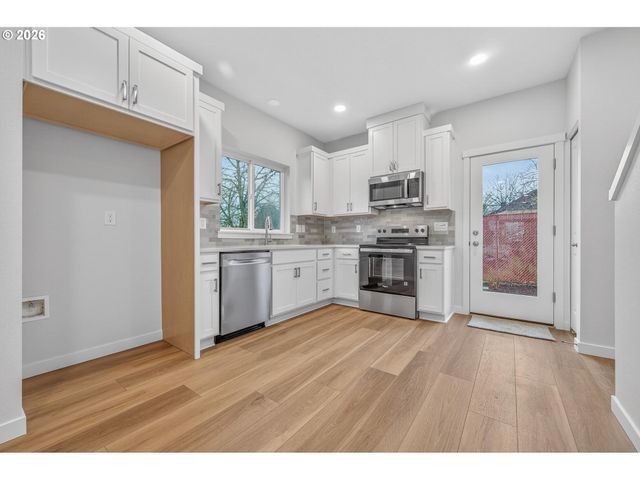 9251 E Burnside St, Portland, OR 97216