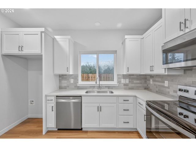 9251 E Burnside St, Portland, OR 97216