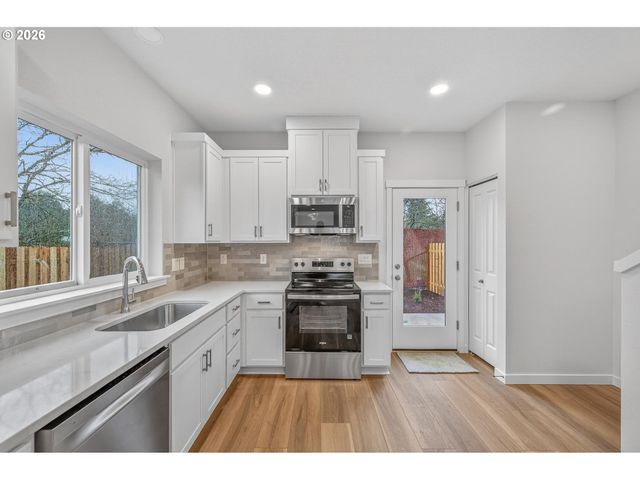 9251 E Burnside St, Portland, OR 97216