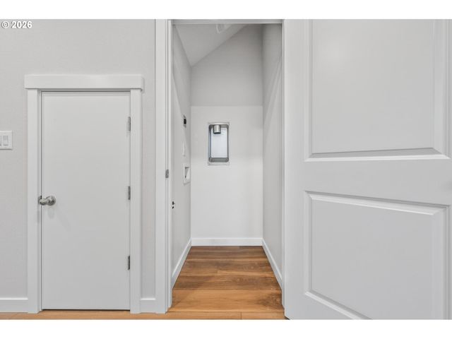 9251 E Burnside St, Portland, OR 97216