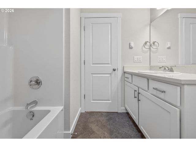 9251 E Burnside St, Portland, OR 97216