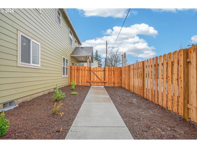 9251 E Burnside St, Portland, OR 97216