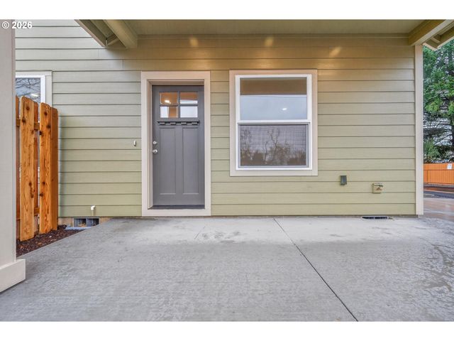 9251 E Burnside St, Portland, OR 97216